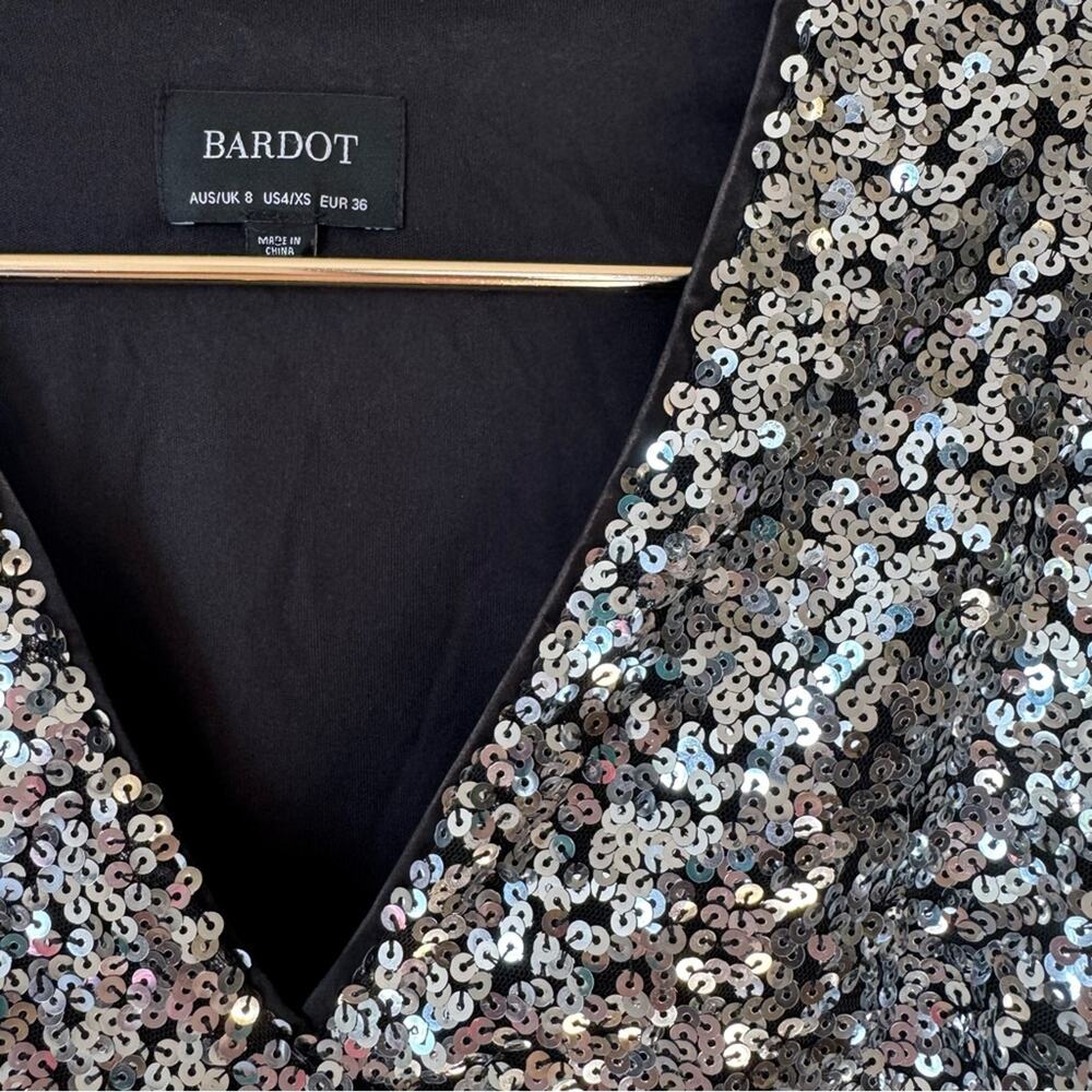 Bardot Siren Silver Sequin Long Sleeve Deep V Bodysuit XS - Picture 5 of 9